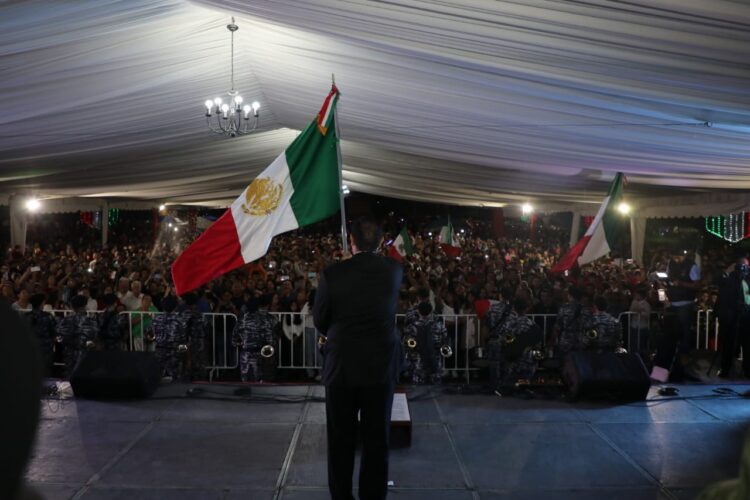Nacho Campos encabezó la ceremonia conmemorativa de Grito Independencia