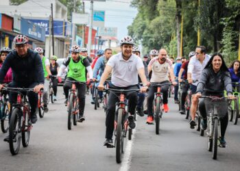 Nacho Campos encabeza rodada en bicicleta contra las adicciones