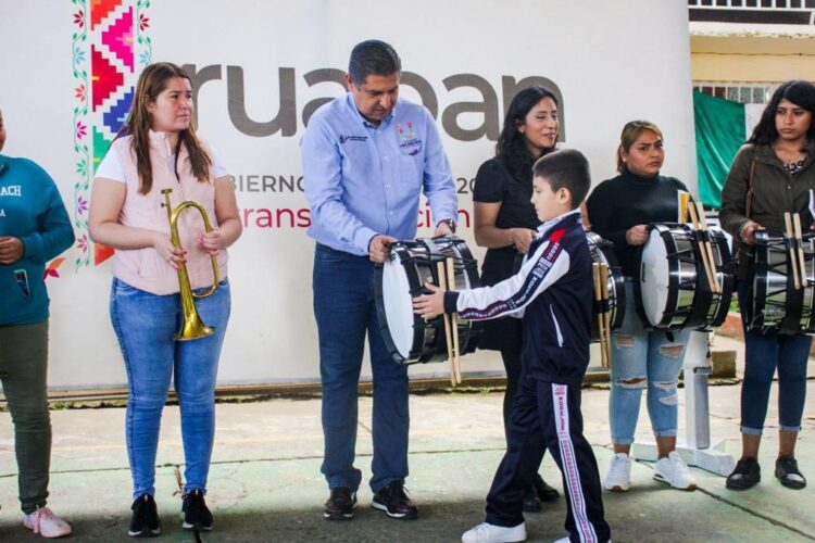 Nuevo modelo educativo promueve humanismo y trabajo comunitario: NC