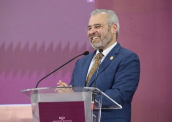 Michoacán mantendrá puente aéreo con Guerrero para traer pacientes: Bedolla