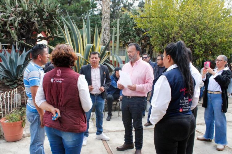 Continúa brindando apoyos el edil Julio Arreola a la Educación en Pátzcuaro