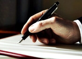 De política, entre baches y basura