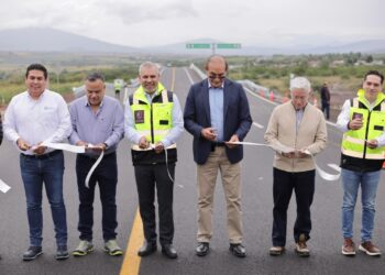 Inaugura Ramírez Bedolla 39 kilómetros de la carretera Ecuandureo-La Piedad