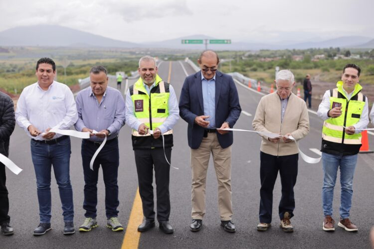 Inaugura Ramírez Bedolla 39 kilómetros de la carretera Ecuandureo-La Piedad