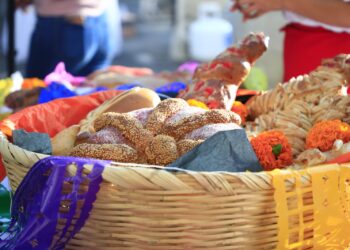 Variado mosaico artístico y cultural al iniciar el Festival de Velas de Uruapan