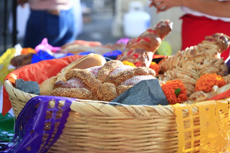 Variado mosaico artístico y cultural al iniciar el Festival de Velas de Uruapan