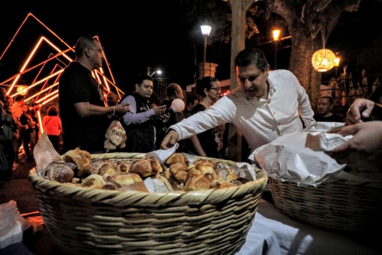 Miles disfrutan del 16° Festival de Velas