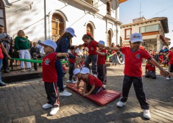 Colorido desfile de preescolar por el 113 aniversario de la Revolución Mexicana