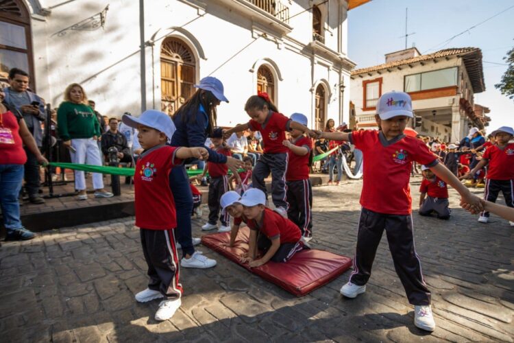 Colorido desfile de preescolar por el 113 aniversario de la Revolución Mexicana