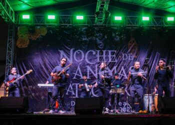 Pátzcuaro bailó y cantó al ritmo de varios géneros musicales en la Plaza Grande