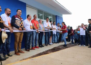 Entrega Nacho Campos vialidades y espacios educativos por 7.5 mdp