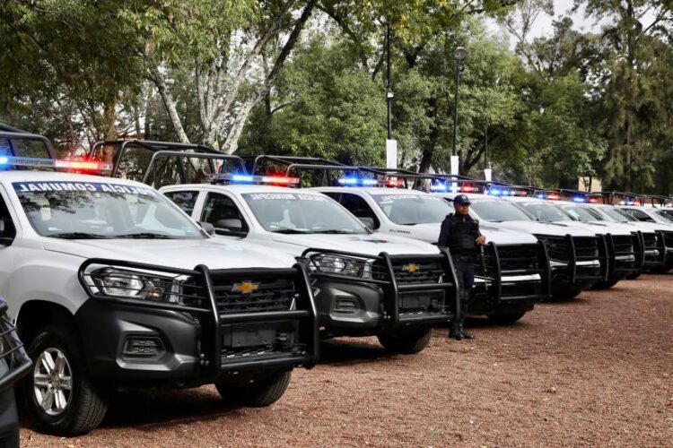 Con equipamiento, fortalece Bedolla la seguridad de 46 municipios y 7 comunas