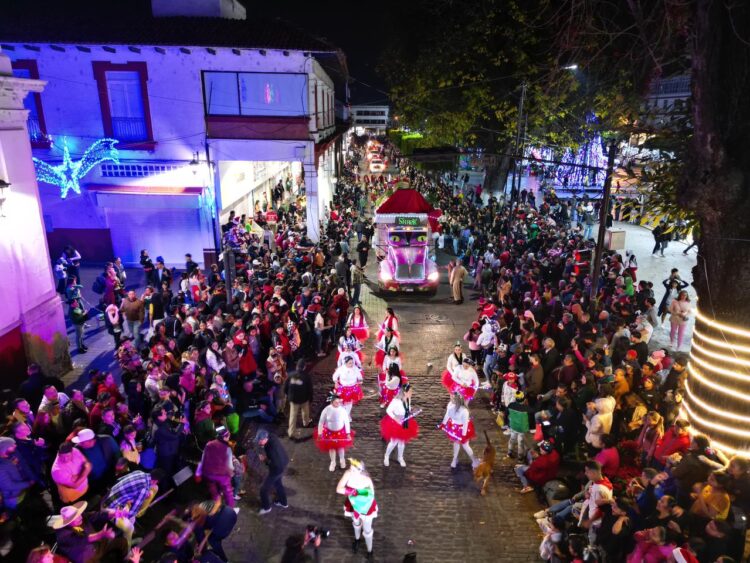 La octava Caravana Navideña 2023 atrajo a más de 70 mil uruapenses