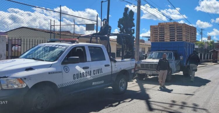 SSP asegura 100 piezas de madera presuntamente ilícitas, en Uruapan