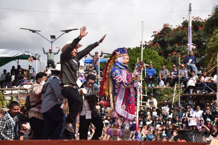 Más de 20 mil personas atestiguaron la competencia de los Kúrpites