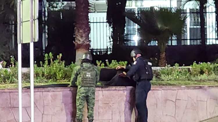 Ciudadano encuentra una granada y la entrega a las autoridades, en Morelia