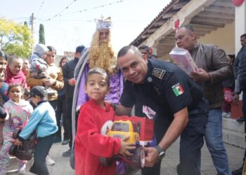 Llevan Reyes Magos de la Guardia Civil, alegría y sonrisas a tenencias de Morelia