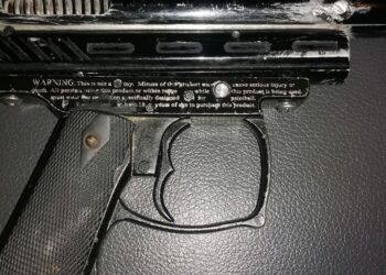 Guardia Civil detiene a hombre que traía arma falsa y droga, en Morelia