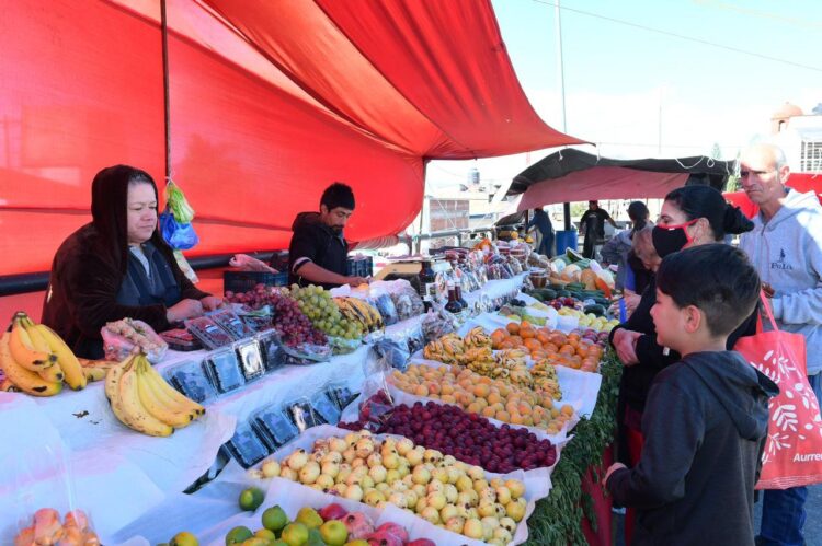 Benéfico en la canasta básica aumento al salario: consumidores