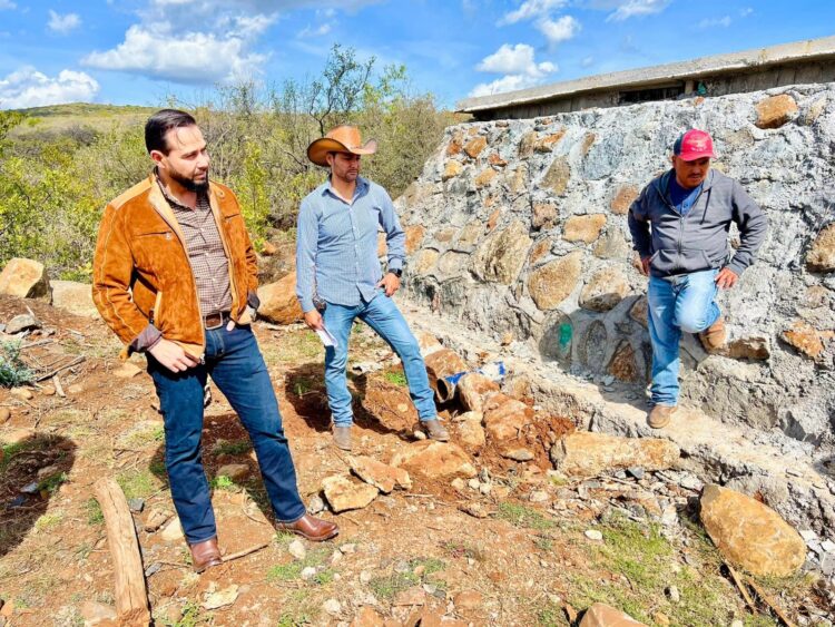 Mejorará servicio de agua potable en la comuna de Curimeo: Edil de Panindícuaro