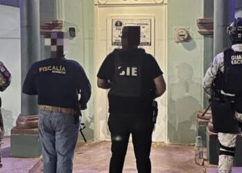 Fuerzas estatales y federales decomisan armamento y vehículos en Churumuco