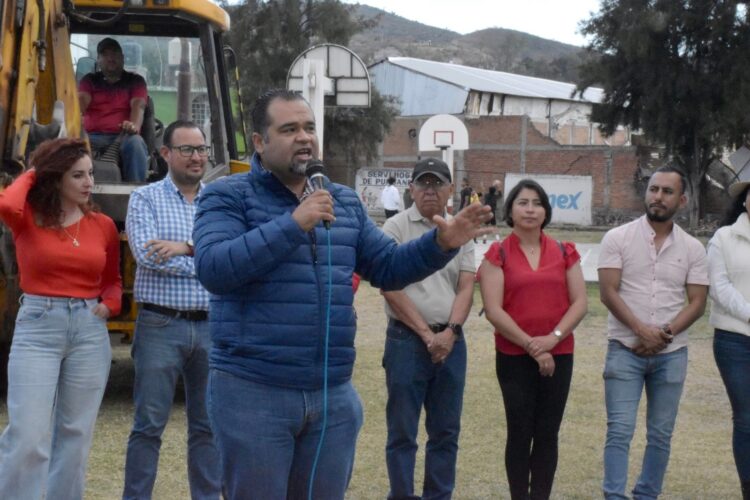 Inicia construcción de la cancha de futbol Uruguayo en Unidad Deportiva Puruándiro