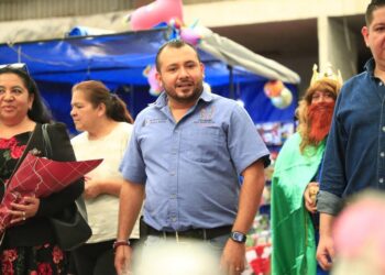 Herminio Loya inaugura el tradicional Tianguis del Juguete