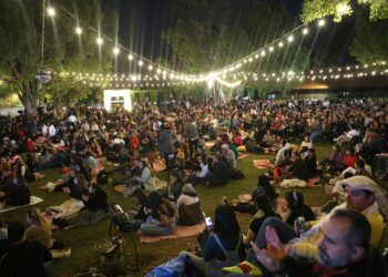 Casi 3 mil personas disfrutaron una noche de música retro con Lunada Pop el viernes