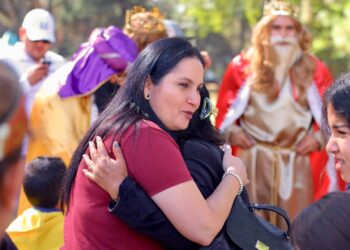 Reyes Magos festejan a más de 6 mil niños en el Divertingo