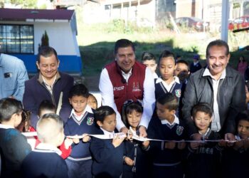 Comunidad estudiantil agradece a Nacho Campos el cumplirles con la educación