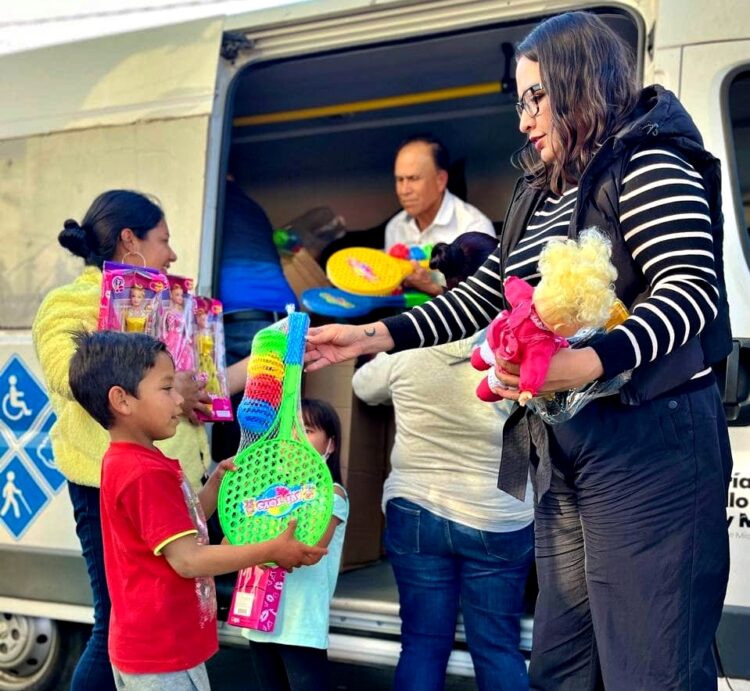 Los Reyes magos no se han ido, siguen repartiendo regalos en Panindícuaro