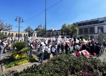 La marcha en Morelia, bajo la consiga de «Democracia sí, dictadura no»