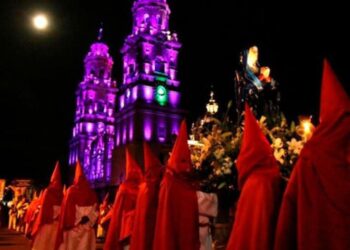 Vive esta Semana Santa las procesiones del silencio emblemáticas de Michoacán