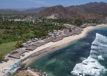 Michoacán tiene playas y albercas limpias para recibir al turista: Secretaría de Salud
