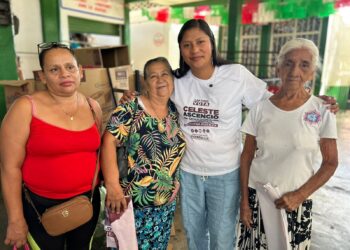 Recoge Celeste Ascencio planteamientos de habitantes en Múgica, para el Senado