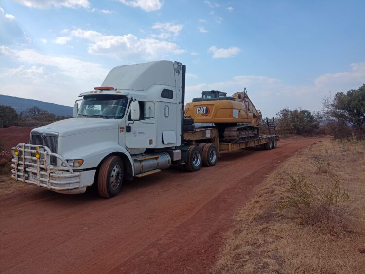Envían maquinaria pesada al lago de Pátzcuaro para su rescate y conservación
