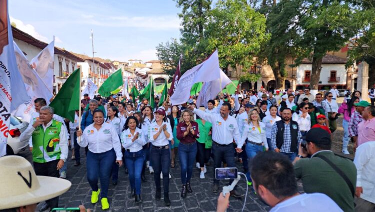 Cuando los perros ladran en Pátzcuaro…..