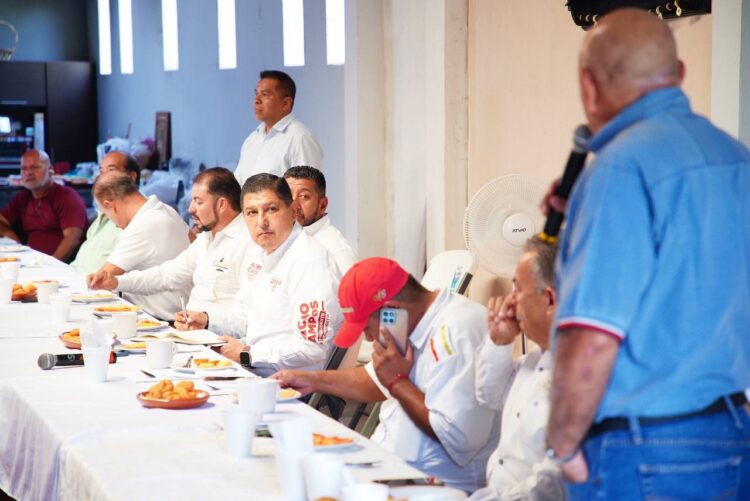 Organizaciones de taxistas refrendan apoyo a Nacho Campos para alcalde