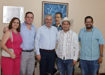 Carlos Manzo, alcalde electo de Uruapan, se reunió con Alfredo Ramírez Bedolla
