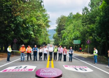 Entregan Alfredo Ramírez y Nacho Campos rehabilitación tramo Capácuaro-Peribán