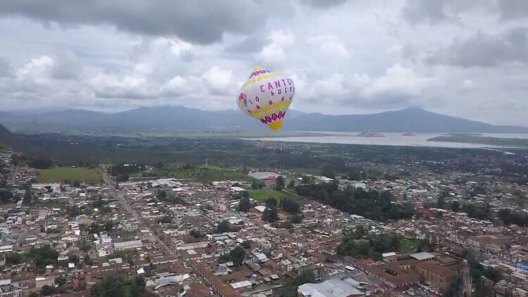 Con elevación de globo de gran tamaño, inició el Festival Cantoya Pátzcuaro 2024