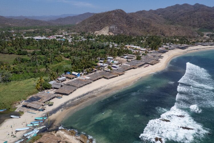 Playas michoacanas, limpias para el turismo: Secretaría de Salud Michoacán