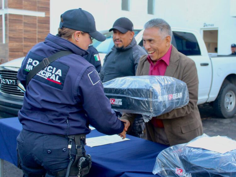 Gobierno de Uruapan dota de uniformes a los 400 elementos de la Policía Municipal