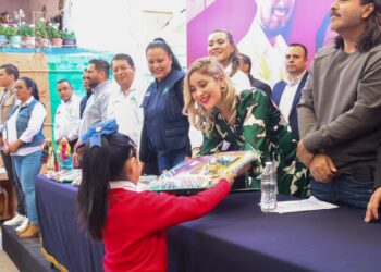 Autoridades estatales, municipales y educativas oficializan el inicio del ciclo escolar 2024 -2025 en Pátzcuaro