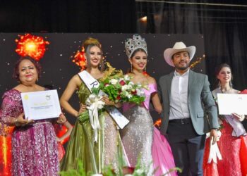 Recibe el alcalde Humberto Jiménez Solís, Fuego Patrio relativo al 214 aniversario de la Independencia de México