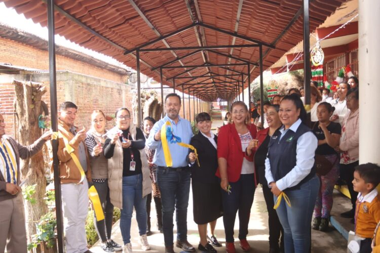 Inaugura alcalde Julio Arreola el techado y la rehabilitación de los baños del Jardín de Niños Ángel Salas Bonilla