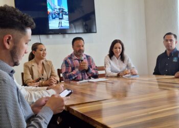 Funcionarios municipales y estatales presentaron programa de becas para alumnos de nivel medio superior y superior