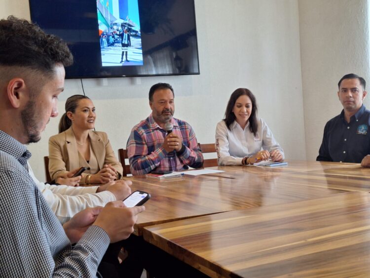 Funcionarios municipales y estatales presentaron programa de becas para alumnos de nivel medio superior y superior