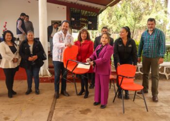 Rehabilita Municipio de Pátzcuaro Sanitarios y Entrega Nuevas Butacas a la Secundaria Técnica #24