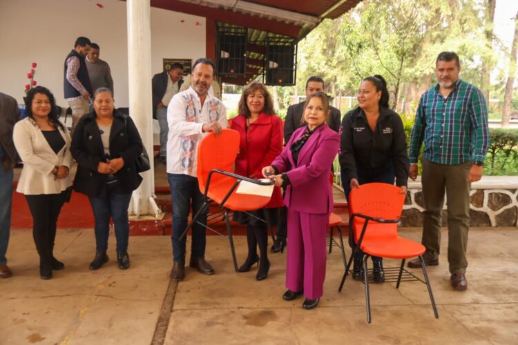 Rehabilita Municipio de Pátzcuaro Sanitarios y Entrega Nuevas Butacas a la Secundaria Técnica #24
